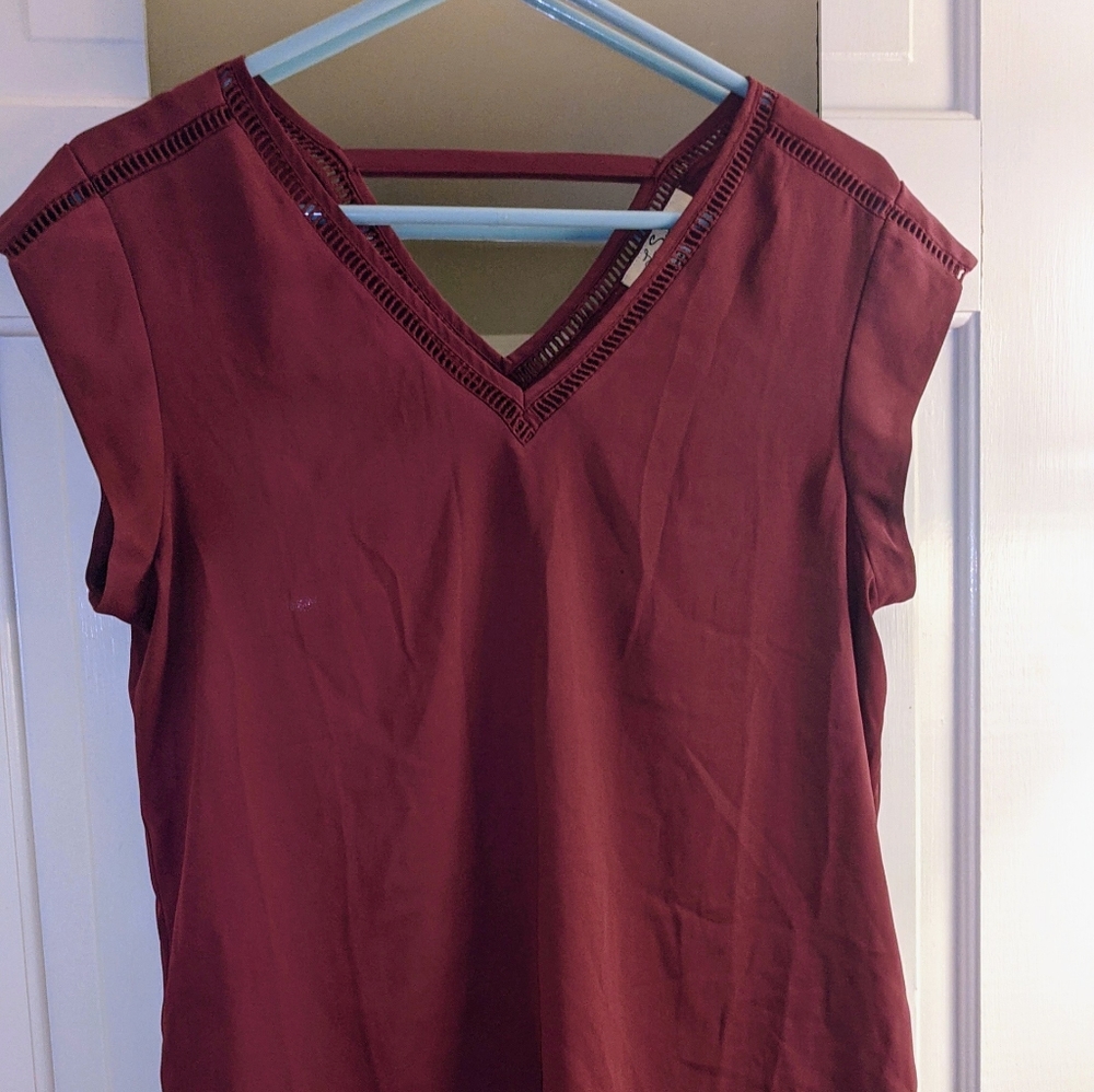 Le5 Serein Maroon short sleeve blouse, size M
